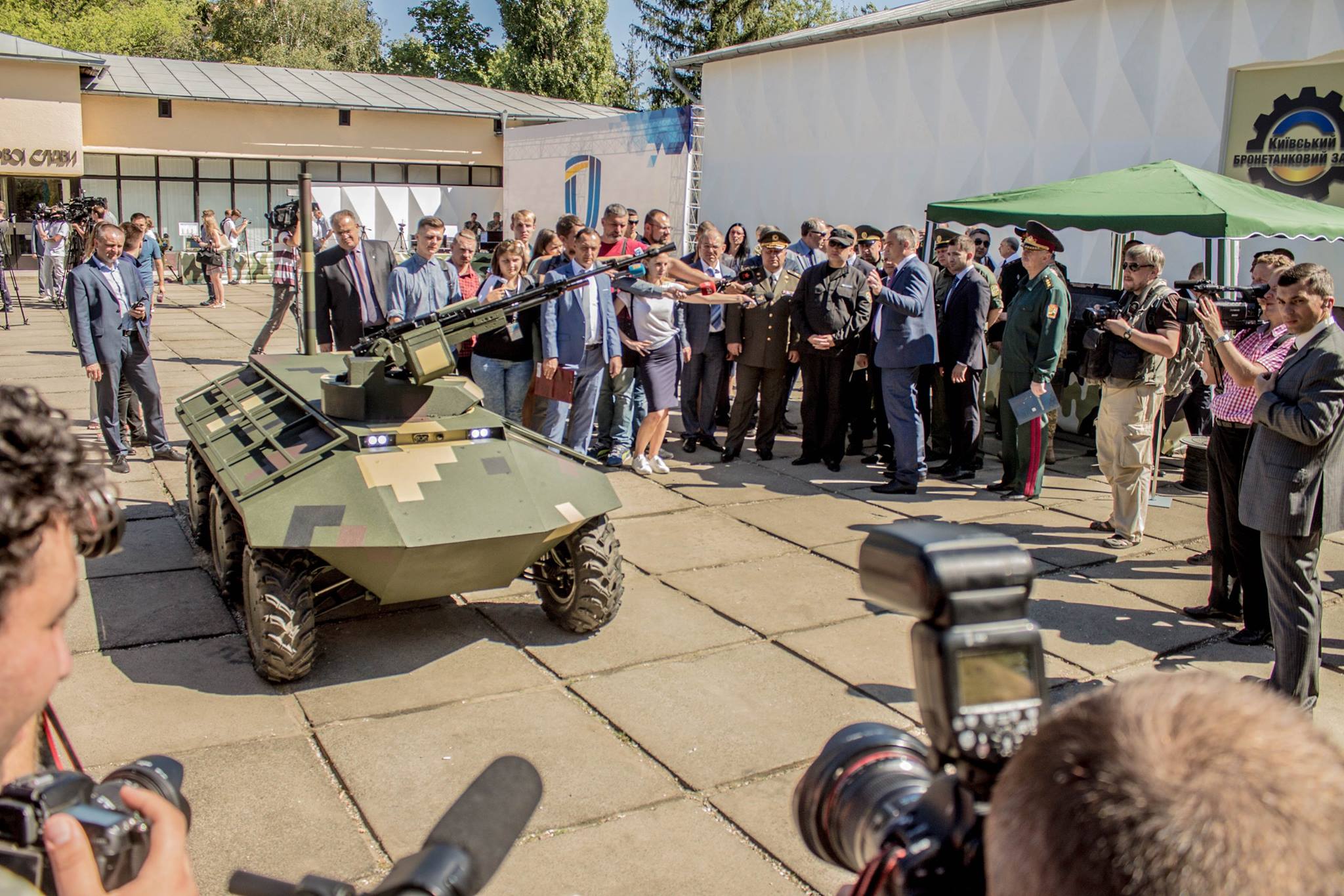 The Secretary of the National Security and Defense Council of Ukraine familiarized with the new development of Ukrainian engineers – “Fantom”